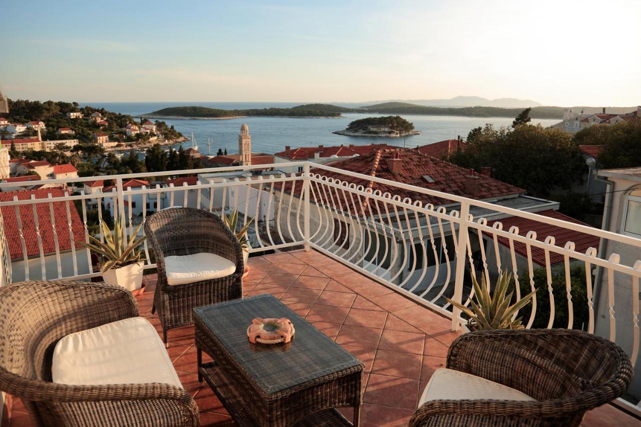 Tanya-apartments And Gostinjska kuća Hvar Town