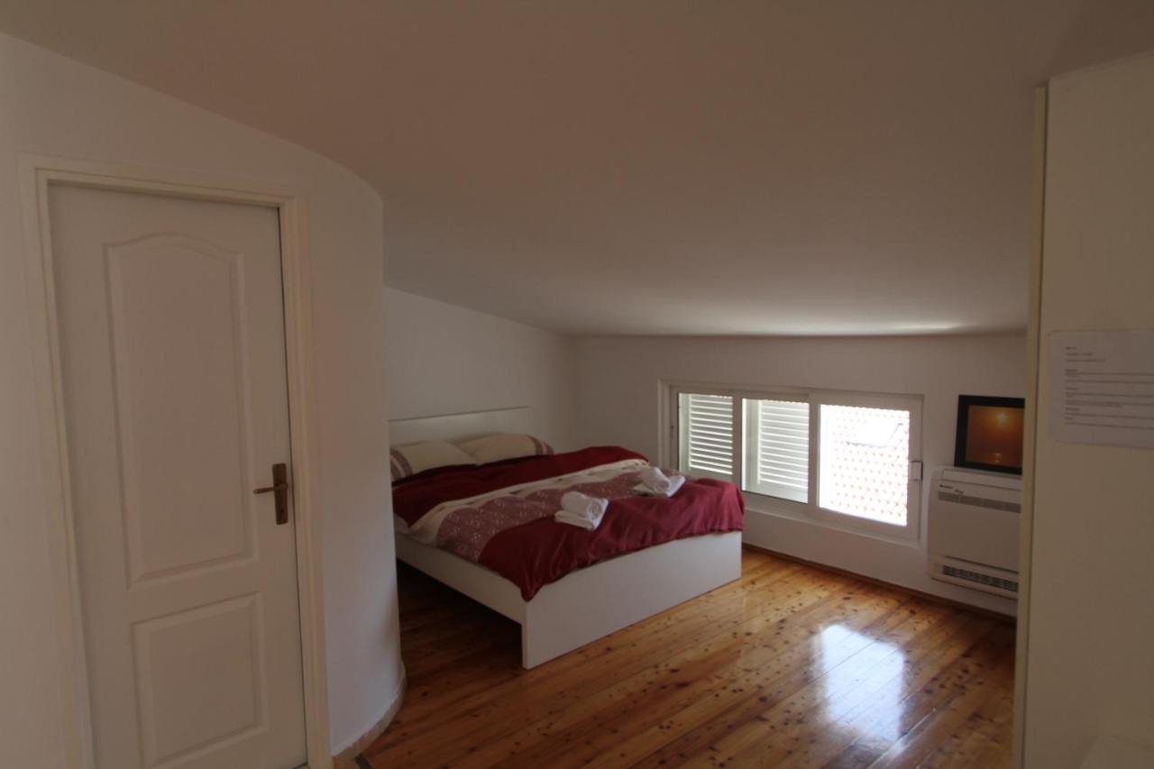 Tanya-apartments And 3* Hvar Town