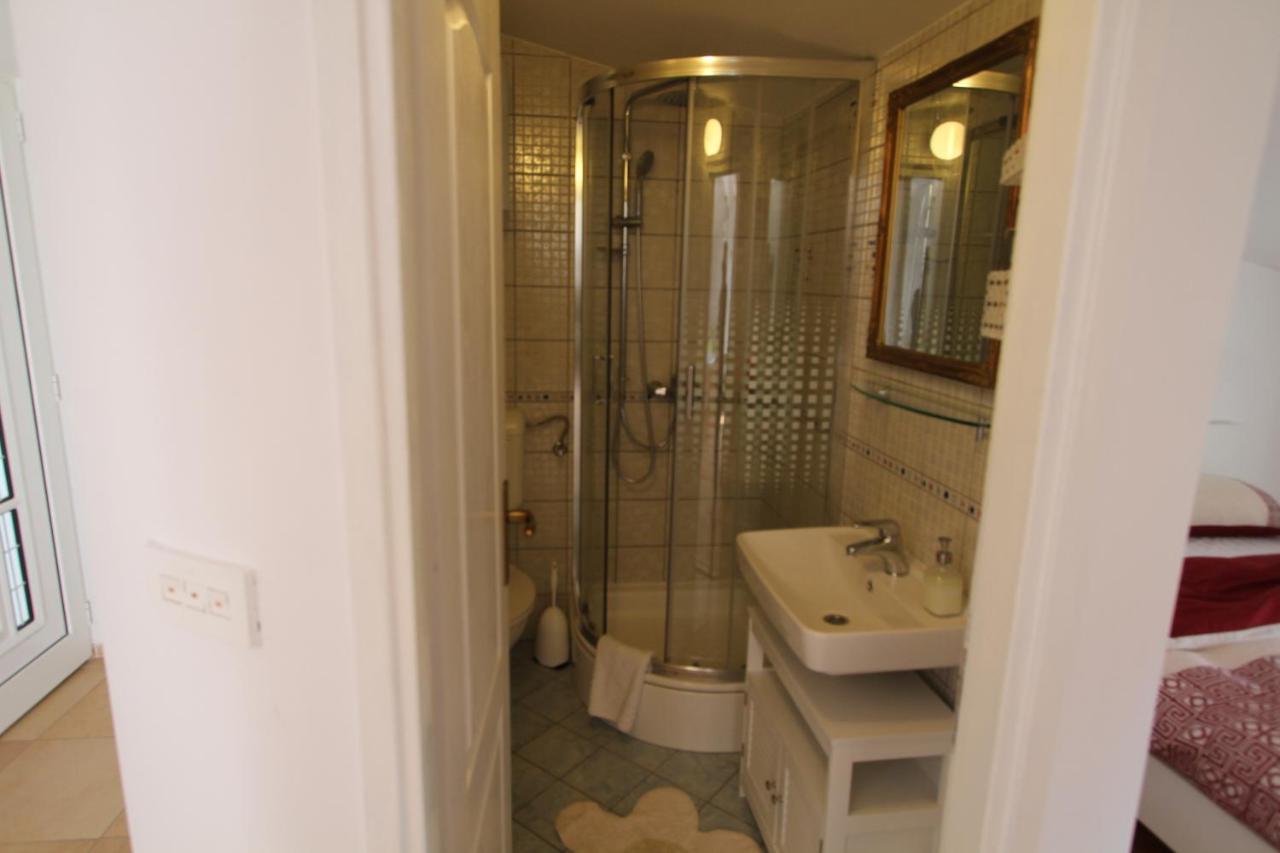 Tanya-apartments And 3* Hvar Town