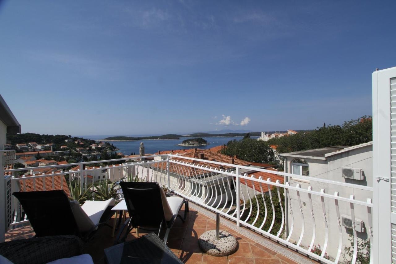 Tanya-apartments And Gostinjska kuća 3*
