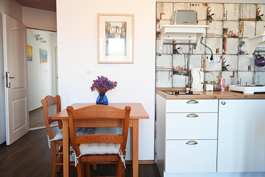 Tanya-apartments And 3* Hvar Town