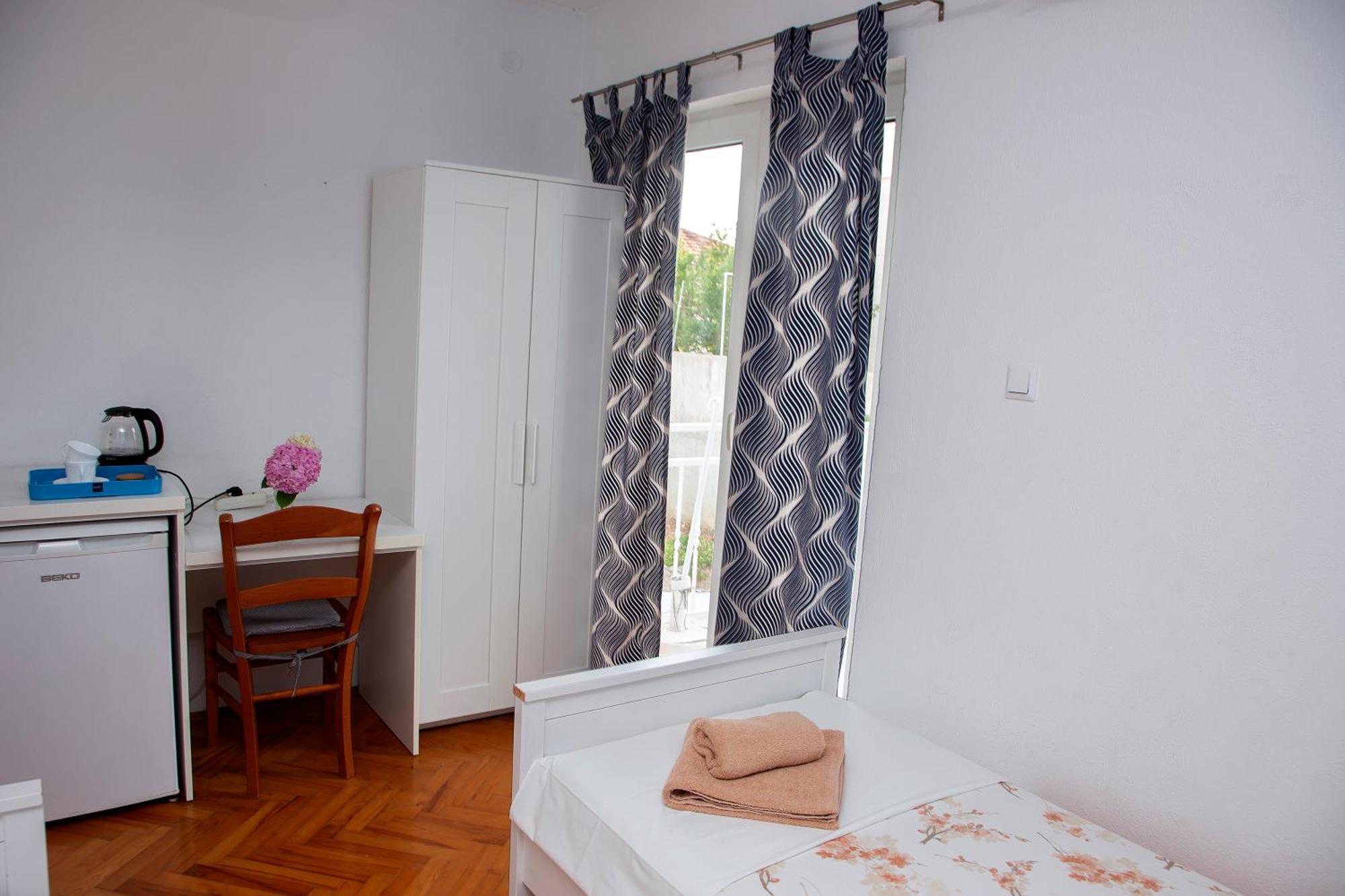 Tanya-apartments And 3* Hvar Town